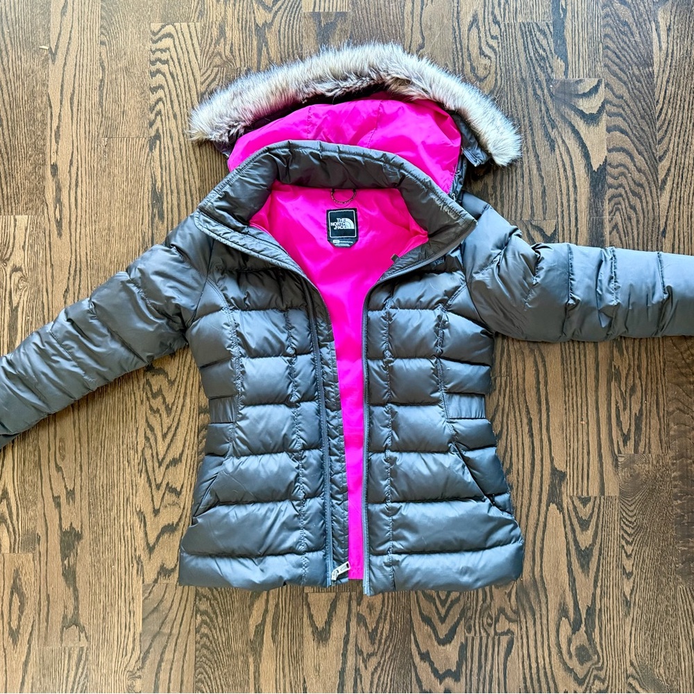 The North Face women’s Puffer Coat - Gray Shell with Bright Pink Lining